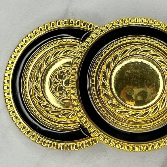 Vintage Gold Tone and Black Medallion Cinch Belt Buckle ✨ - Picture 3 of 7